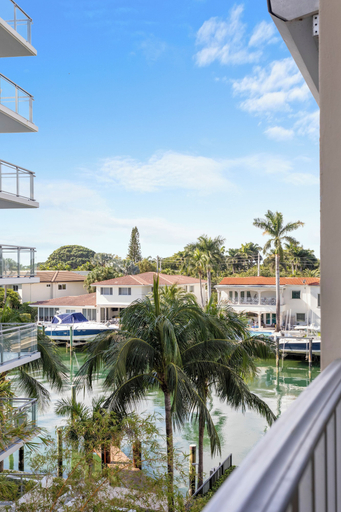 Others 5, Bay Harbor Sunset Apt 4B, Miami-Dade