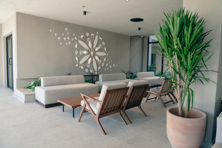 Public Area 4, SENTIDO Naga Bay, Safaja