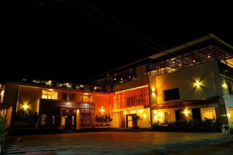 Exterior & Views