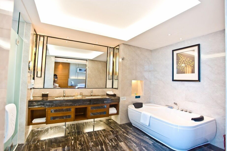 Bathroom 5, Country Garden Golden Beach Spring Hotel, Hainan