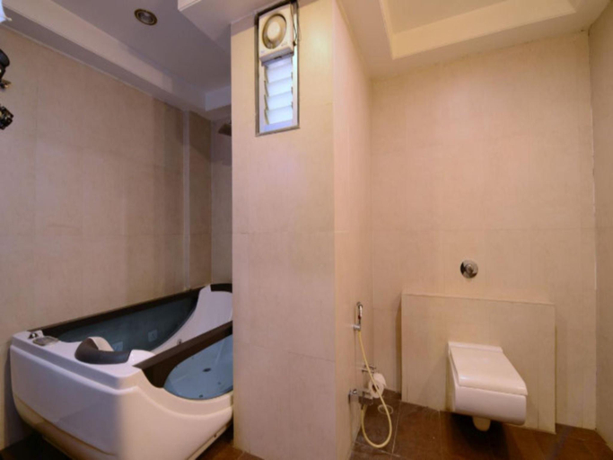 Bathroom 4, Relax INN Hotel and Resort, Korba