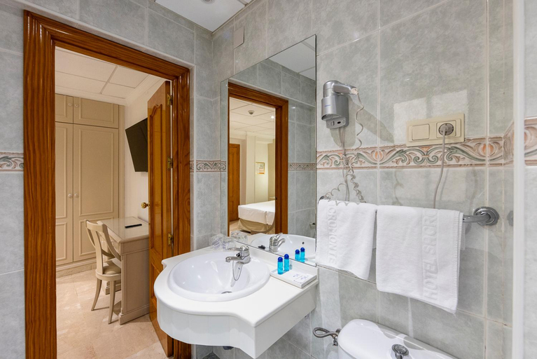 Bathroom 4, Sacromonte, Granada