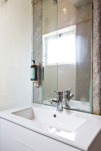 Bathroom 2, RVA São João Novo Apartments, Porto