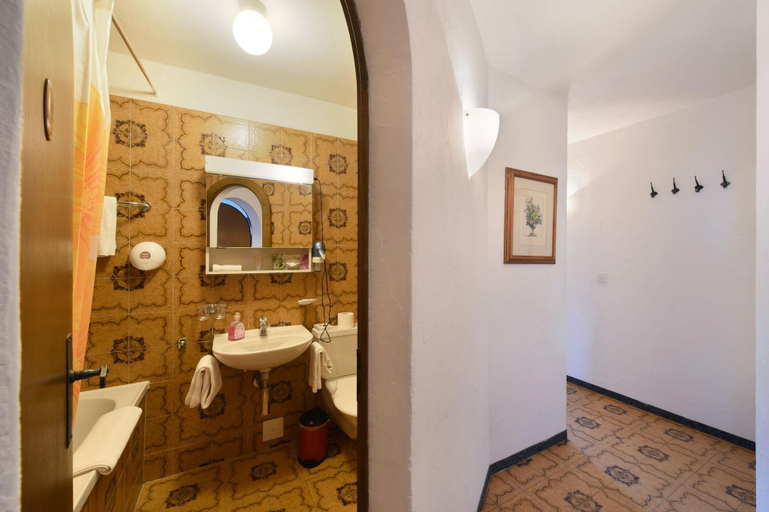 Bathroom 4, Schlosshotel - Self Check-In Hotel am Schlosspark, Brig
