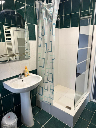 Bathroom 5, Casa Alyss, Simian
