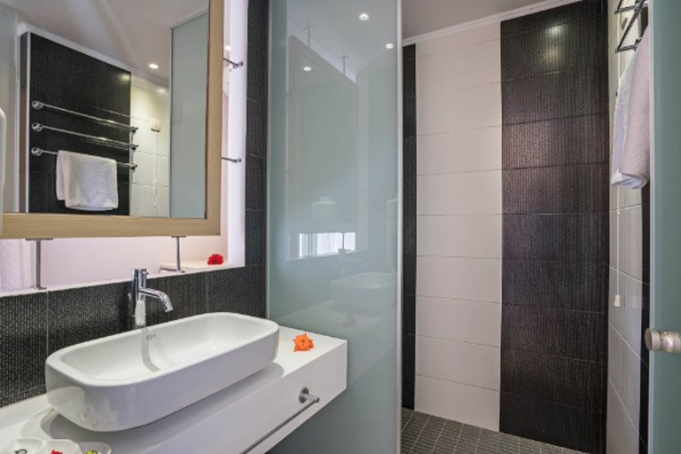 Bathroom 5, Apollo, Crete