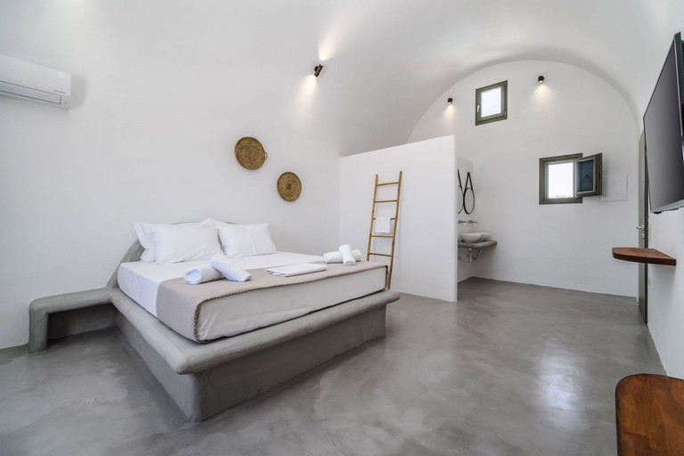 Room 5, Amethyst Luxury Suites - Oia Junior Suite, South Aegean