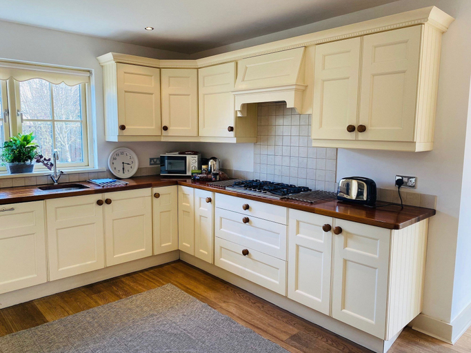 Room 5, Bright Modern Welcoming Home Easy Stroll Along Pathway Into Kenmare Town