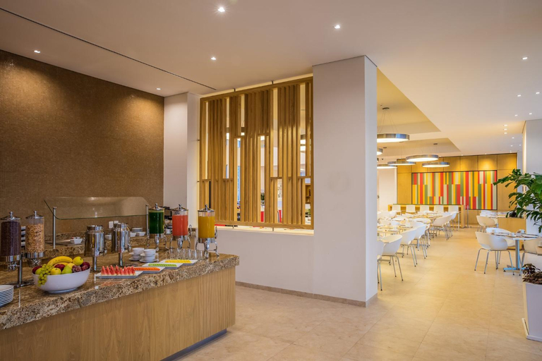 Food & Drinks 5, Fiesta Inn Silao Puerto Interior, Silao