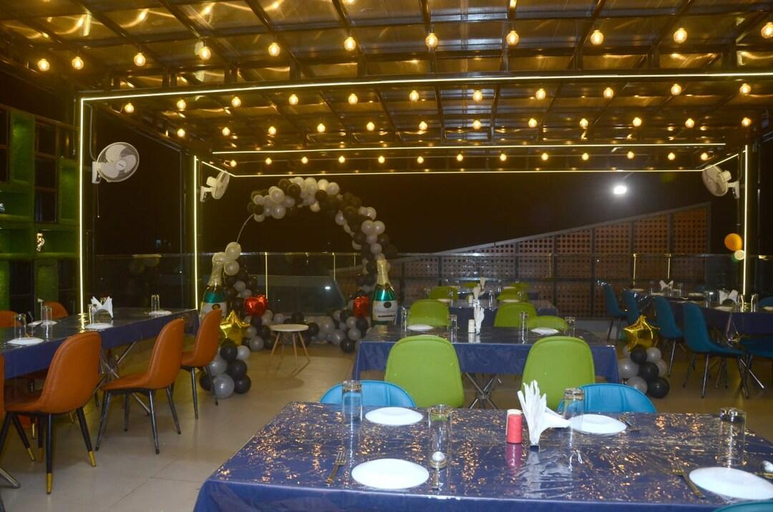 Food & Drinks 5, Radha Residency, Satna