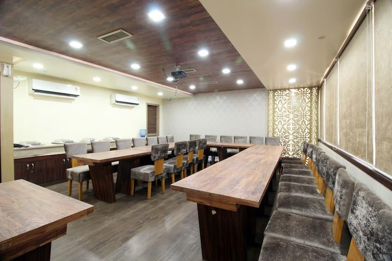 Food & Drinks, Hotel Classic, West
