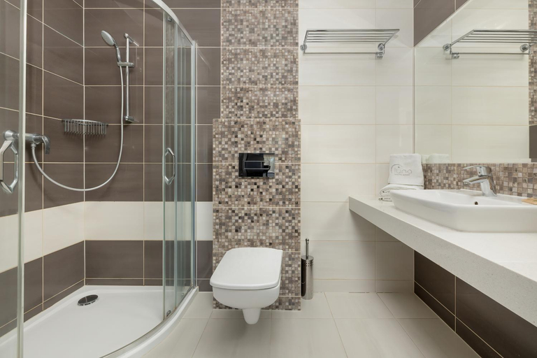 Bathroom 3, Luna, Gryfice