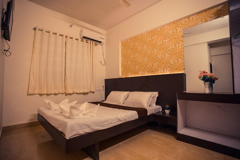 Bedroom 3, Hotel Mahalaxmi Panvel, Raigarh