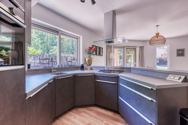 Others 3, Forest Villa with shared pool & Eco Wellness, Zeewolde