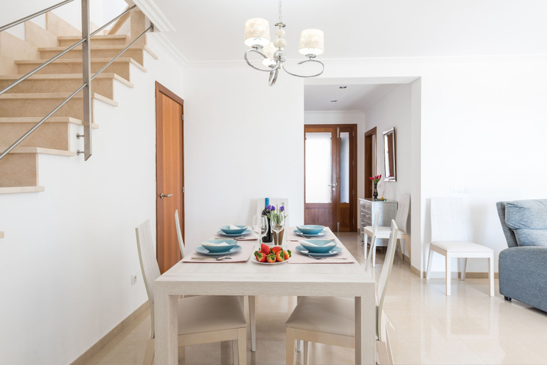 Room 2, Biali in Buger With 4 Bedrooms and 2 Bathrooms, Baleares