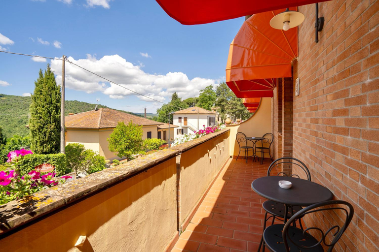 Others 4, ISA-Holiday-Home with swimming-pool in San Gimignano, apartments with air conditioning and private o, Siena