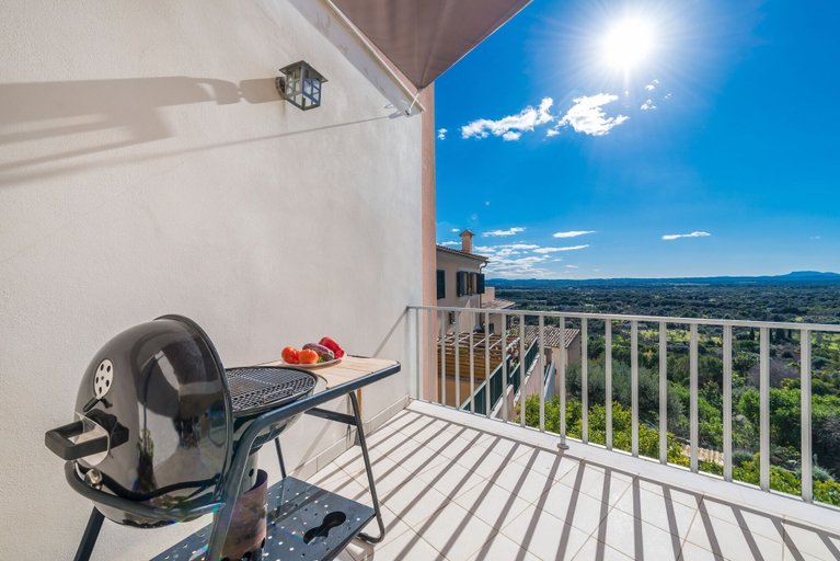 Room 4, Biali in Buger With 4 Bedrooms and 2 Bathrooms, Baleares