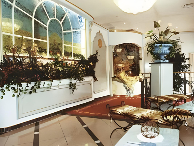 Others 5, Hotel La Bussola, Varese