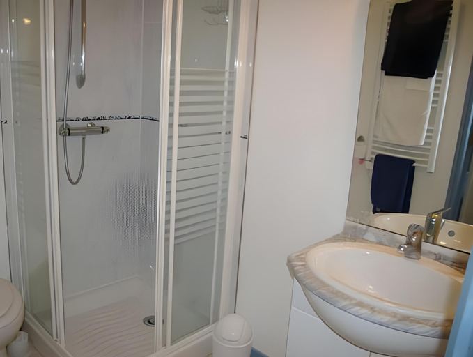 Bathroom 3, L'Orangeraie, Pyrénées-Orientales