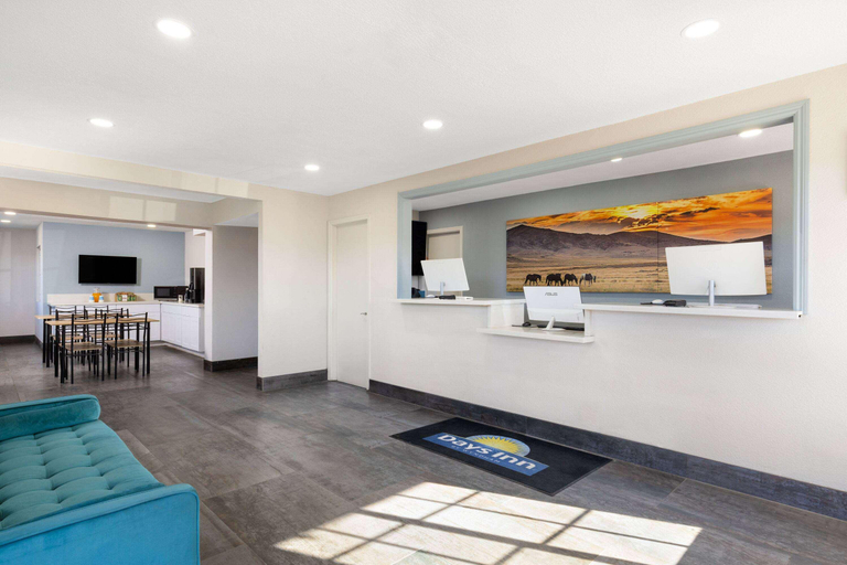 Public Area 3, Days Inn by Wyndham Bakersfield, Kern