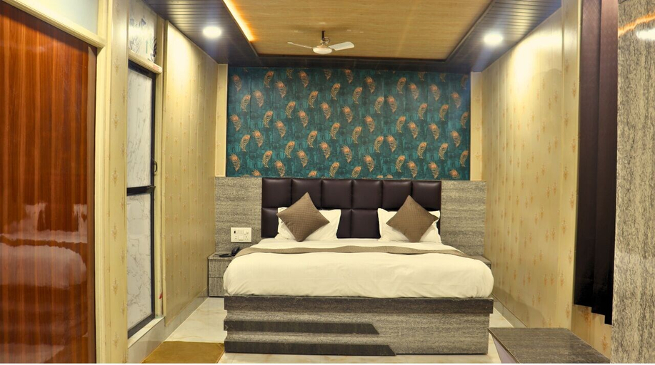 Bedroom 3, GANGA RIVERFRONT ROOMS AND BANQUET, Kaushambi
