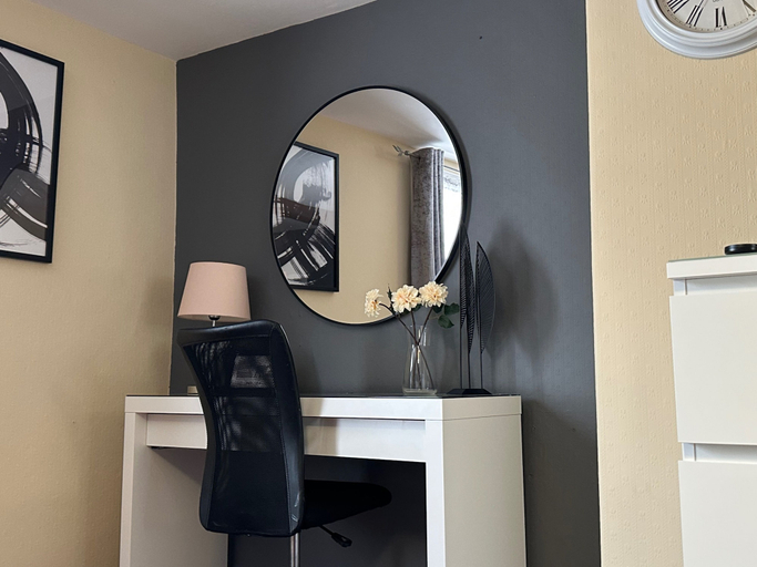 Interior 4, Llanidloes - Sleeps 7 - Parking - Pet Friendly, Powys