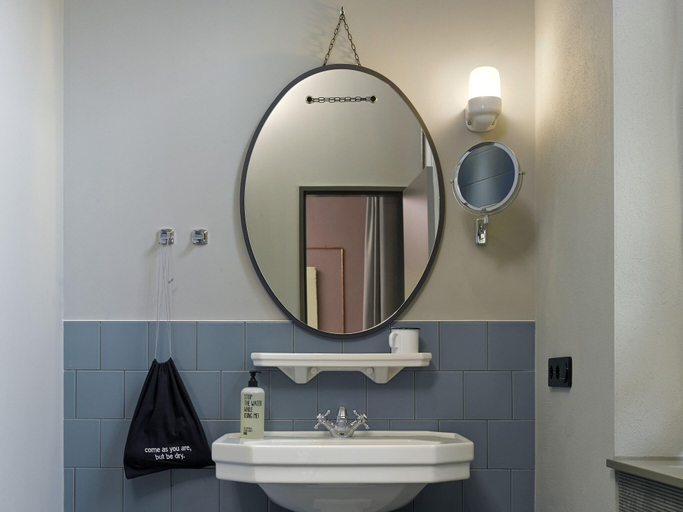 Bathroom 4, 25Hours Hotel Altes Hafenamt, Hamburg