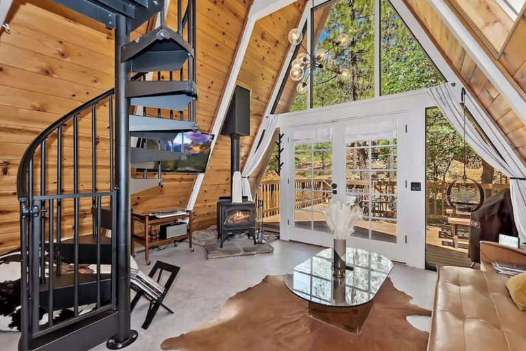 Others 4, Acute A-frame Cabin w WiFi, San Bernardino