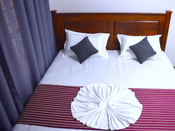Bedroom, Lucas Lake Hotel, Thissamaharama