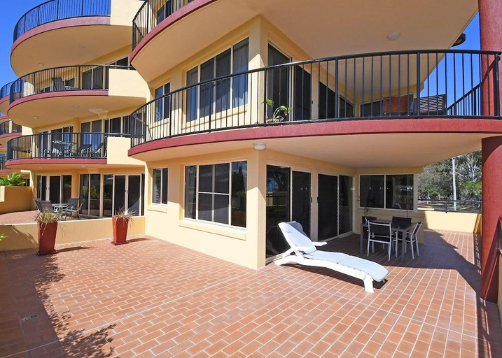 Exterior & Views 2, Alexander Beachfront Apartments, Hervey Bay - Pt A