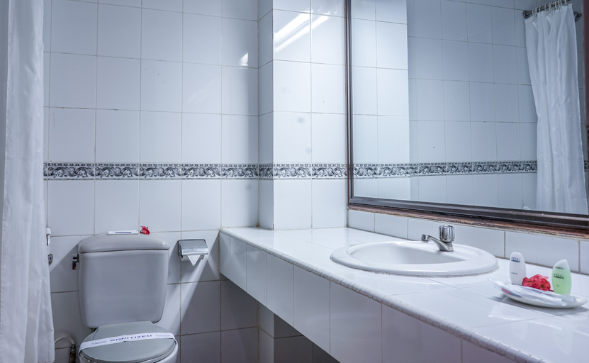 Bathroom 10