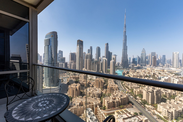 Room 4, Sleek 3BR Maid s Room w Burj Khalifa View, Dubai