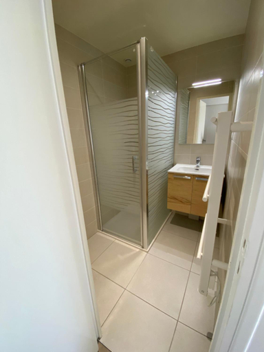Bathroom 3, C La Suite, Seine-et-Marne