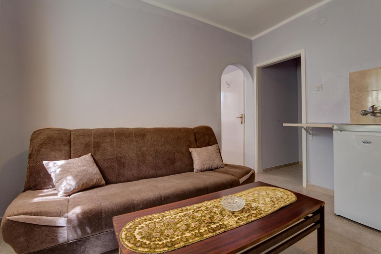Others 5, Do Re Mi Apartments