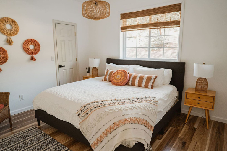 Room 4, Sunset Glow Hidden Meadow BBQ Hottub by Casa Oso, Madera