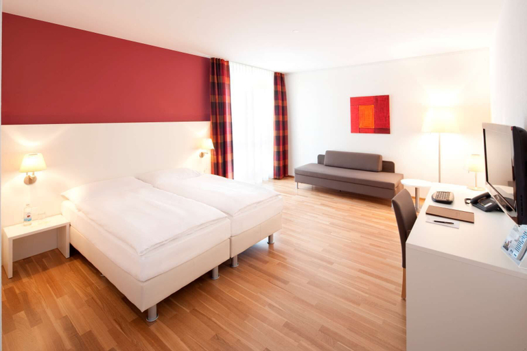 Bedroom 3, Hotel Arcade, Muri