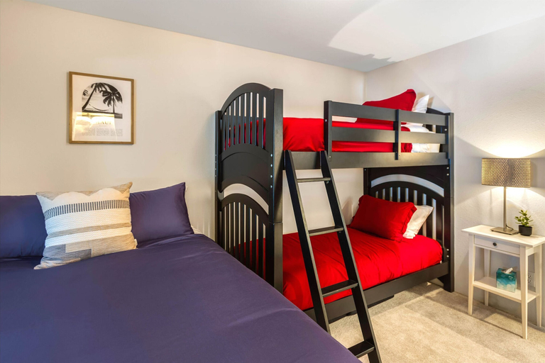 Room 5, Snow Creek Peak Condo, Chelan