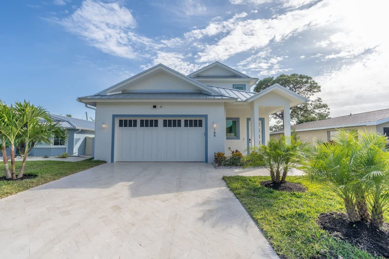 Room 4, Stunning Vanderbilt Beach House With Heated Pool, Collier