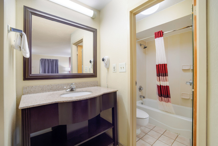 Bathroom 5, Red Roof Inn Augusta - Washington Road, Richmond