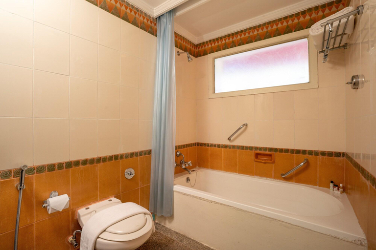 Bathroom 5, Coconut Grove Beach Resort, South Goa