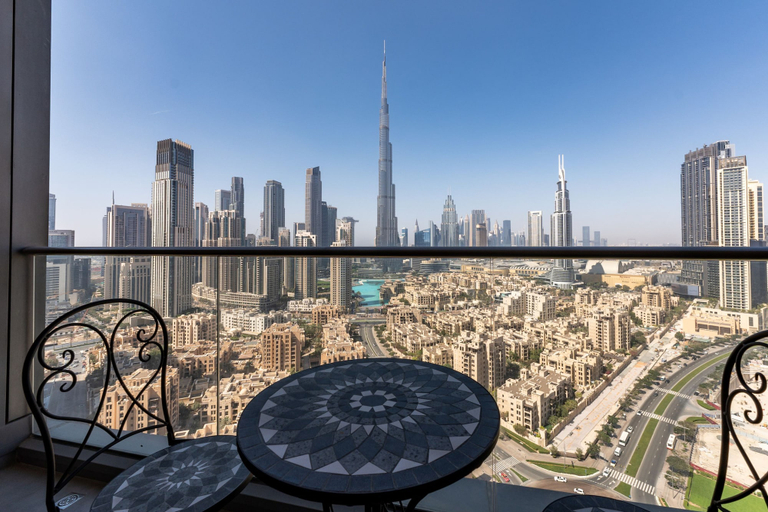 Room 5, Sleek 3BR Maid s Room w Burj Khalifa View, Dubai