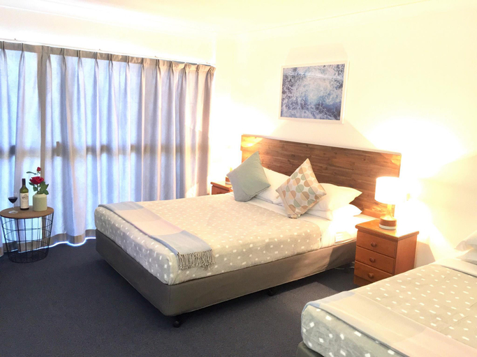 Bedroom 3, Red Star Hotel Palm Beach, Gold Coast