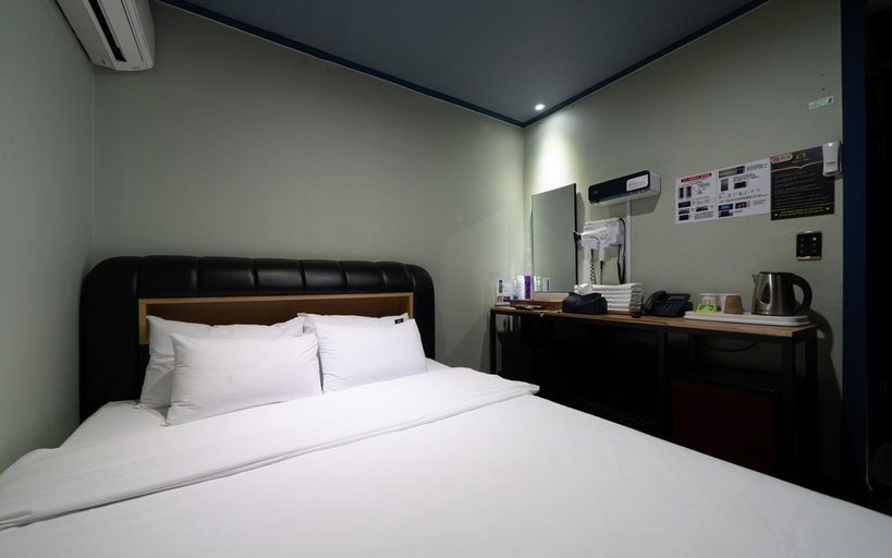 Bedroom 4, Chuncheon Hotel Riverside, Chuncheon
