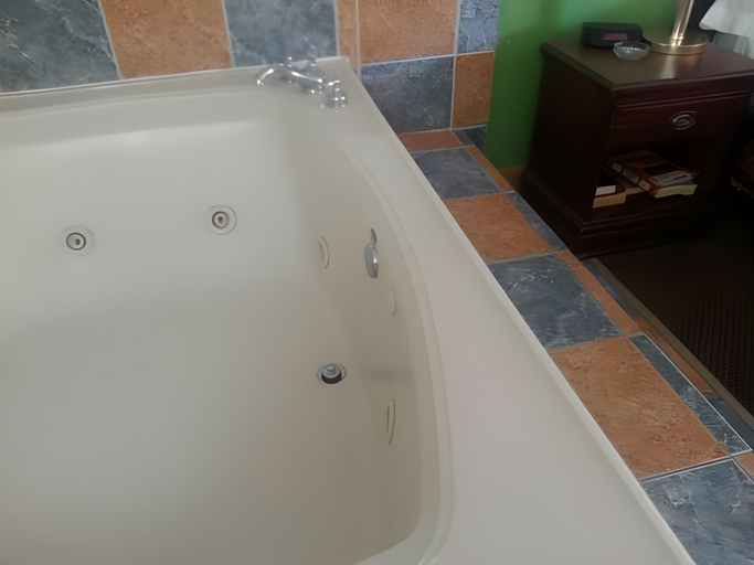 Bathroom 4, Traveler's Inn, Fort Bend