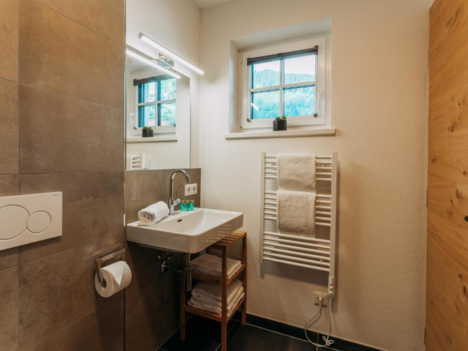 Bathroom 2, Tauernlodge Krimml 2B, Zell am See