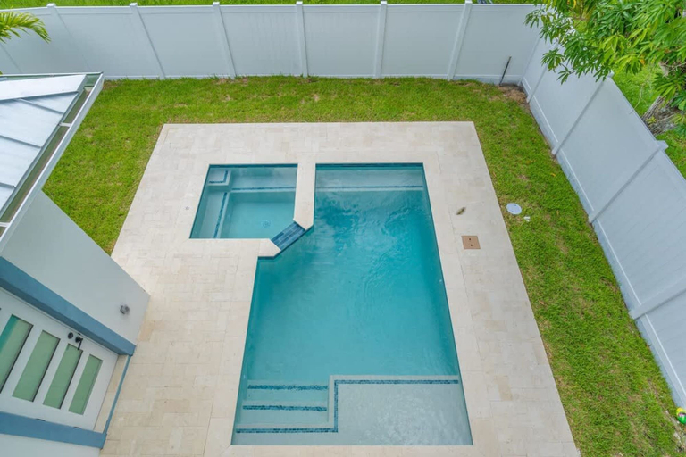 Room 2, Stunning Vanderbilt Beach House With Heated Pool, Collier