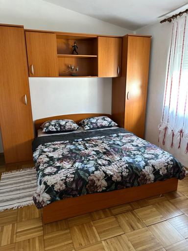 Others 4, Apartments Kristina, Vir