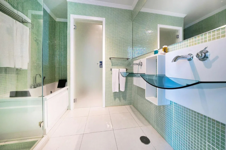 Bathroom 4, Las Villas de Amadores, Las Palmas