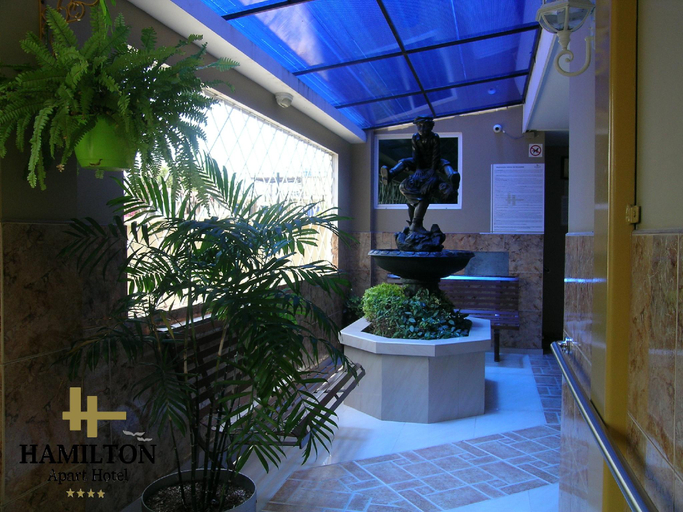 Others 3, hotel hamilton, Manta