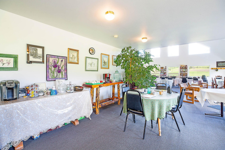 Room 3, Cosmos Cabin at Eden Valley, Okanogan